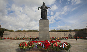 Власти Петербурга не привели в порядок места воинских захоронений к 80-летию прорыва блокады Ленинграда
