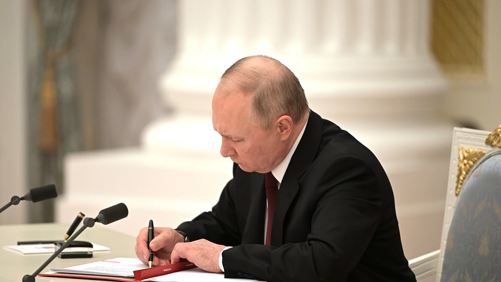 Срок давности по экономическим статьям снижен законом, подписанным президентом РФ Путиным