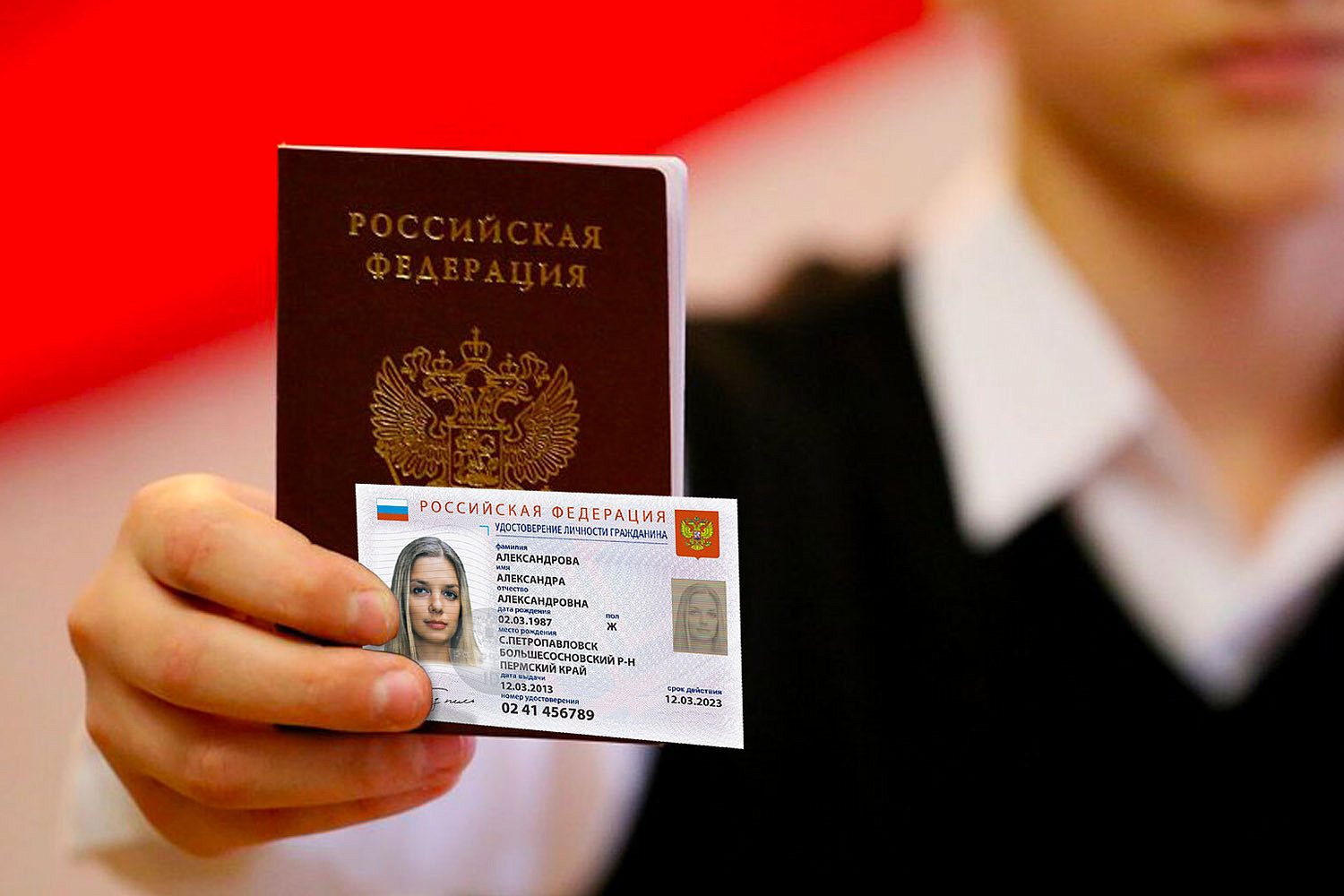 Выдачу электронных паспортов в России решено отложить