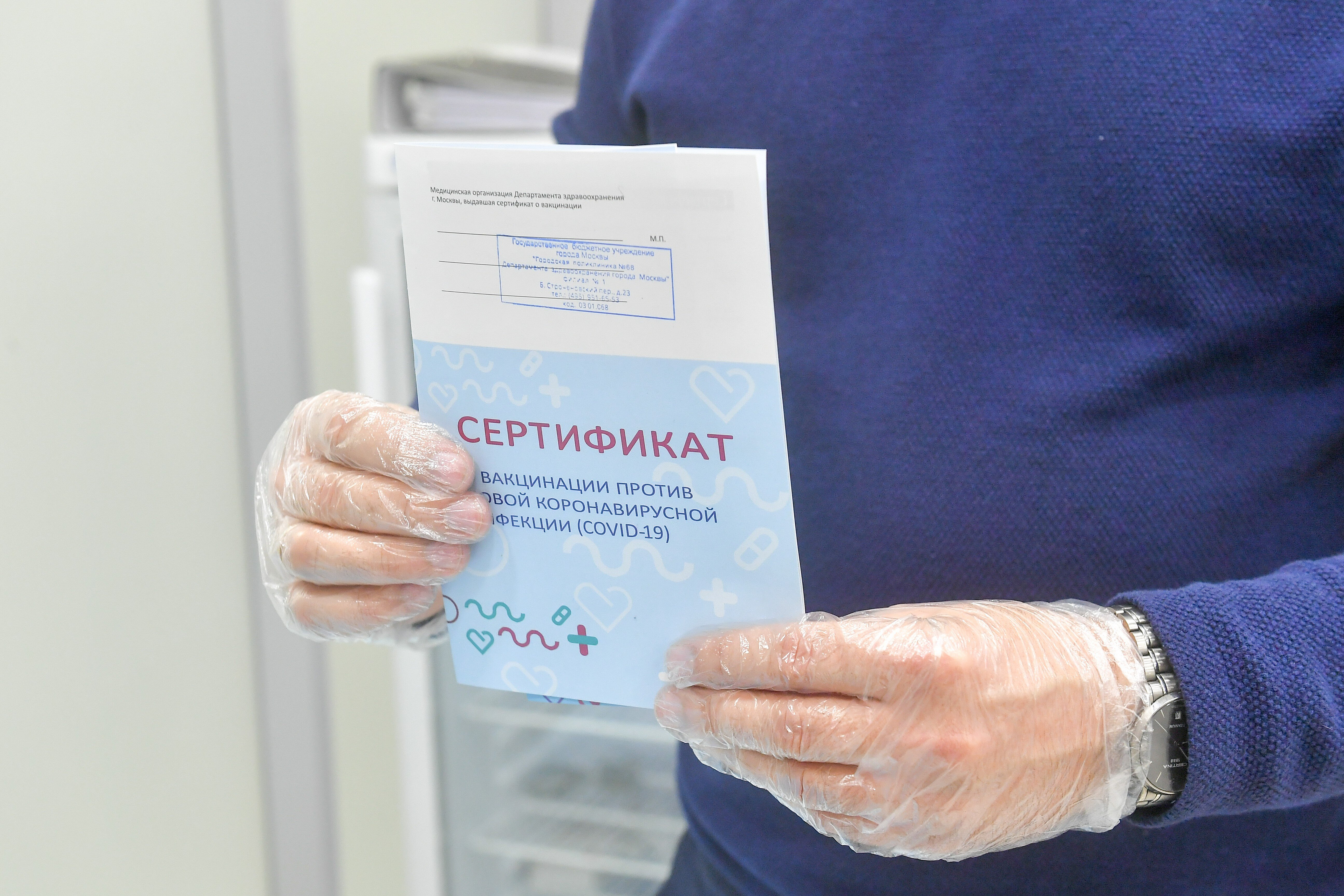 Россияне не осуждают покупку фальшивых справок о вакцинации