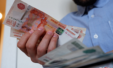 Власти РФ не станут индексировать зарплаты чиновников в следующем году