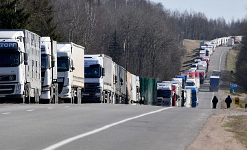 Эстонские таможенники препятствуют перемещениям на границе под Псковом