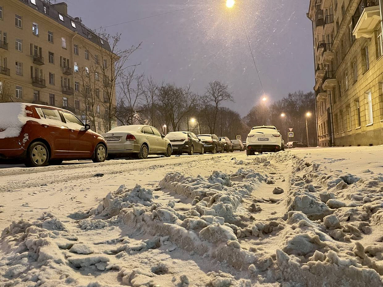 В Петербурге не справились с уборкой последствий ночного снегопада