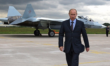 Путин прилетел в Ахтубинск в сопровождении Су-57