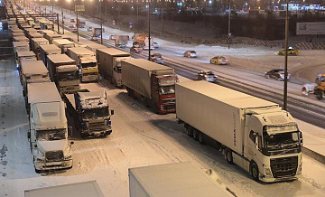 В Москве запретят проезд крупнотоннажным грузовикам по МКАД ночью