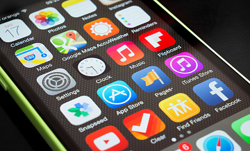 Мишустин предупреждает о прекращении работы Google Play и App Store